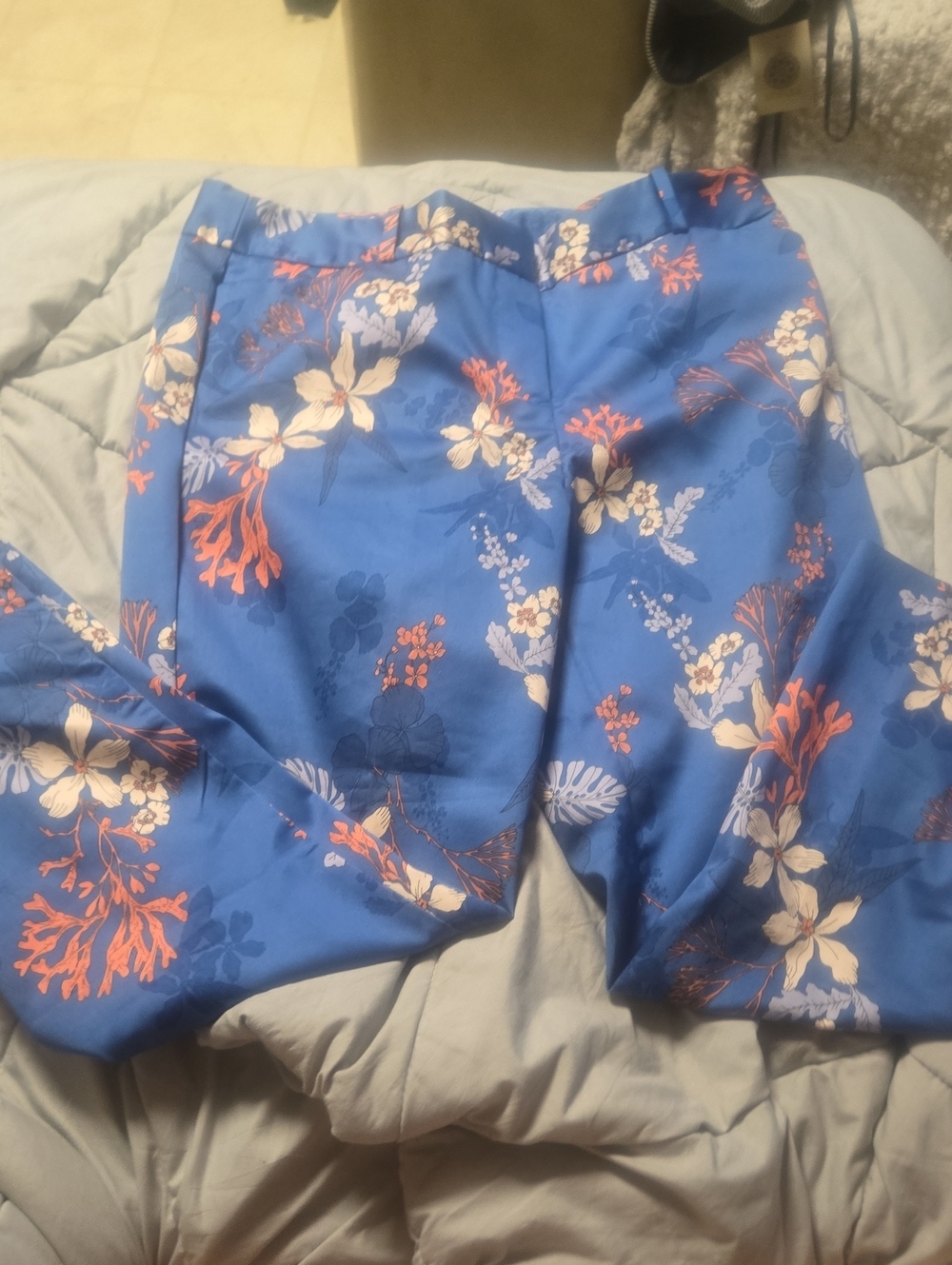 Liz Claiborne Blue Floral Print Pants with Coral Accents